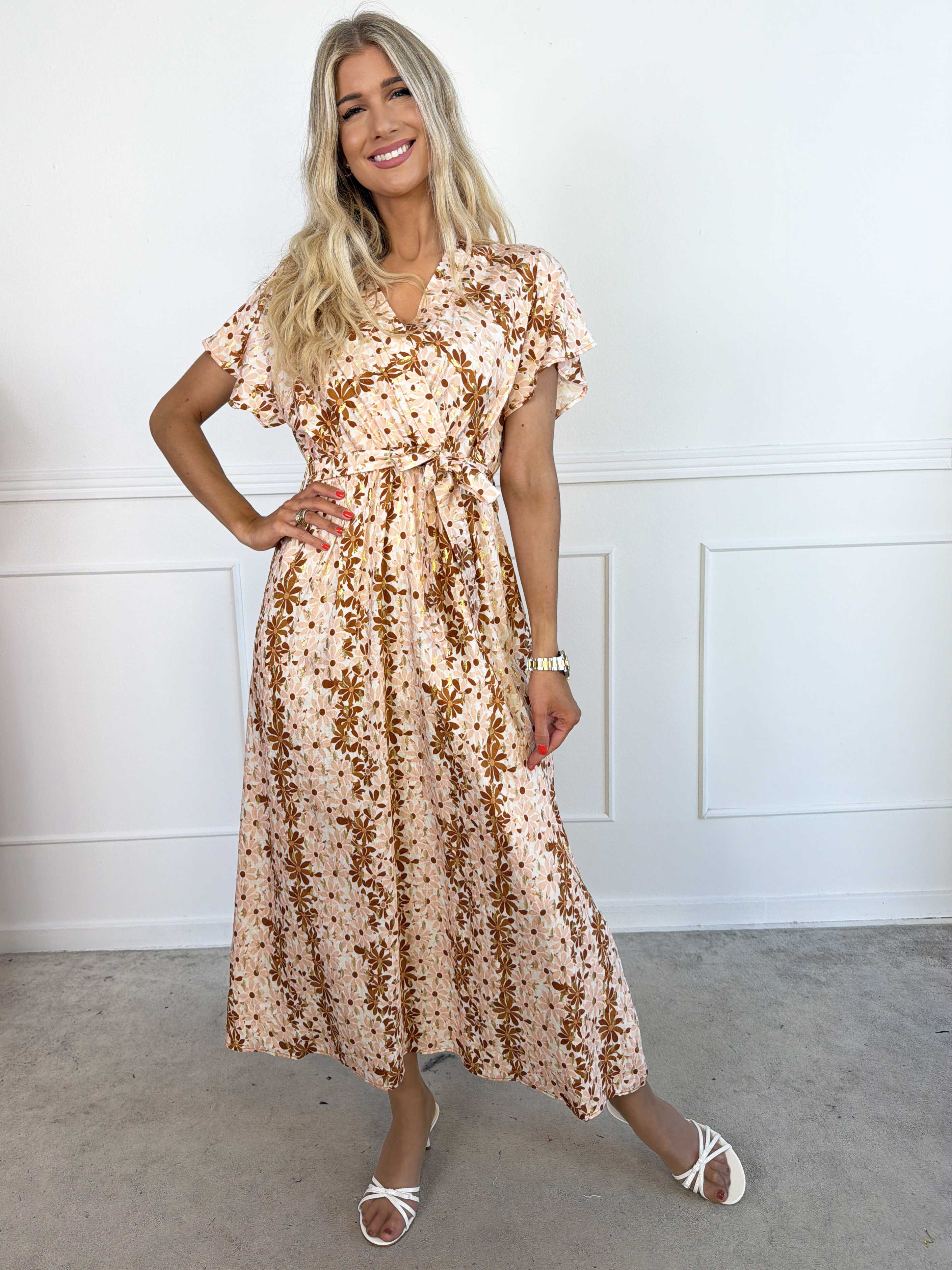 Rima - Lang blomstret kjole i viskose med guld dutter